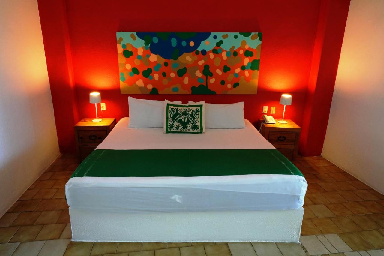Emperador Vallarta Beachfront Hotel And Suites Пуэрто-Вальярта Экстерьер фото