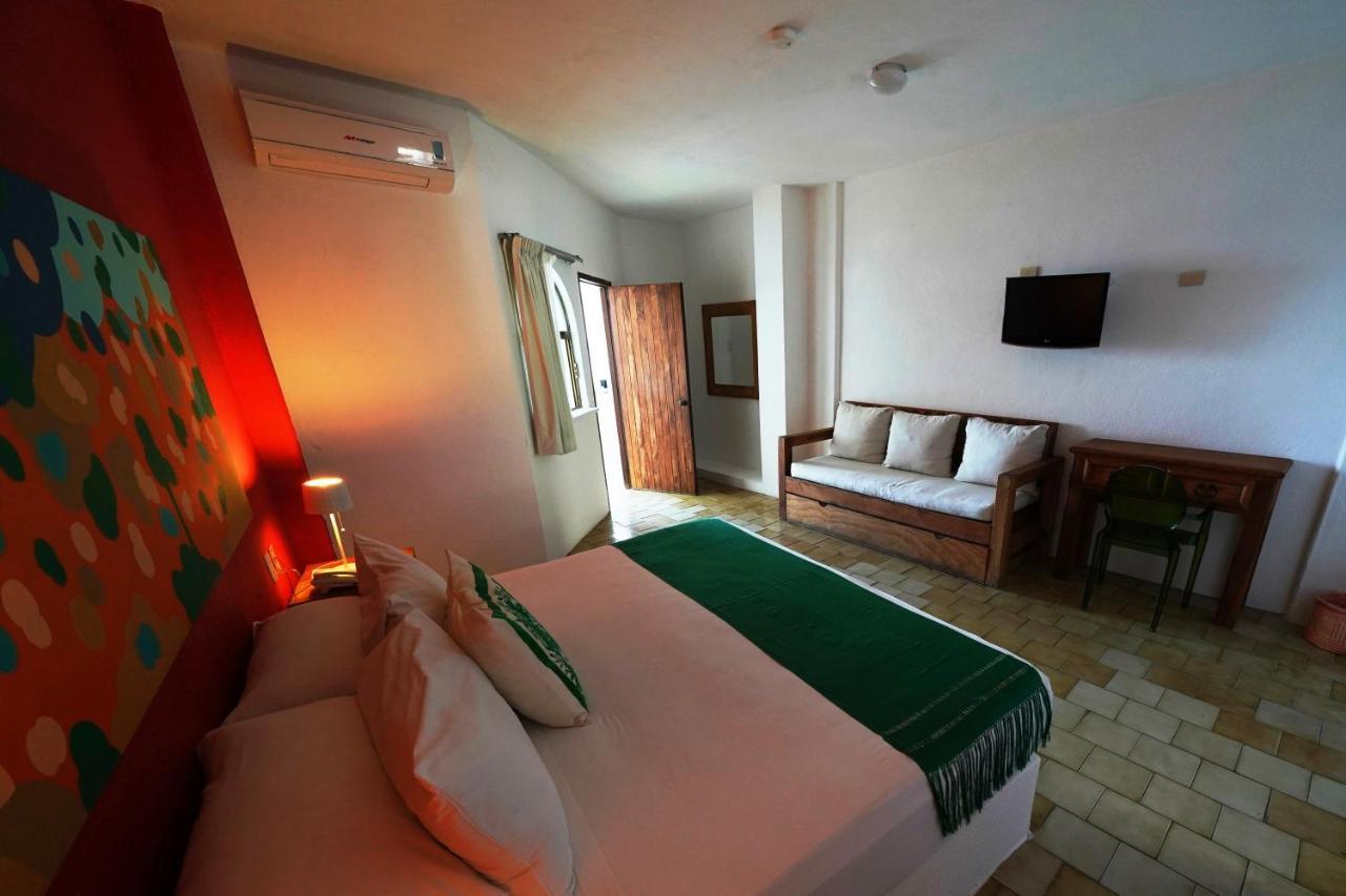 Emperador Vallarta Beachfront Hotel And Suites Пуэрто-Вальярта Экстерьер фото