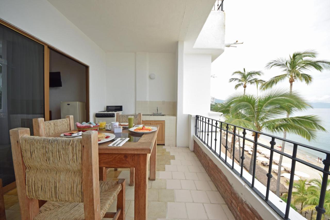 Emperador Vallarta Beachfront Hotel And Suites Пуэрто-Вальярта Экстерьер фото