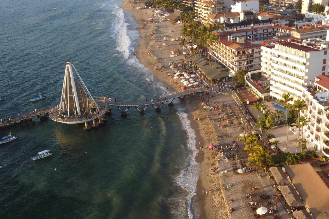 Emperador Vallarta Beachfront Hotel And Suites Пуэрто-Вальярта Экстерьер фото