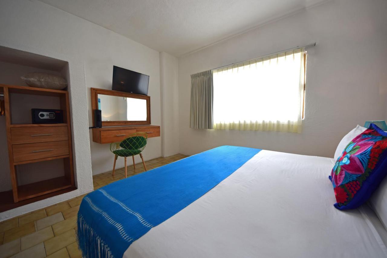 Emperador Vallarta Beachfront Hotel And Suites Пуэрто-Вальярта Экстерьер фото