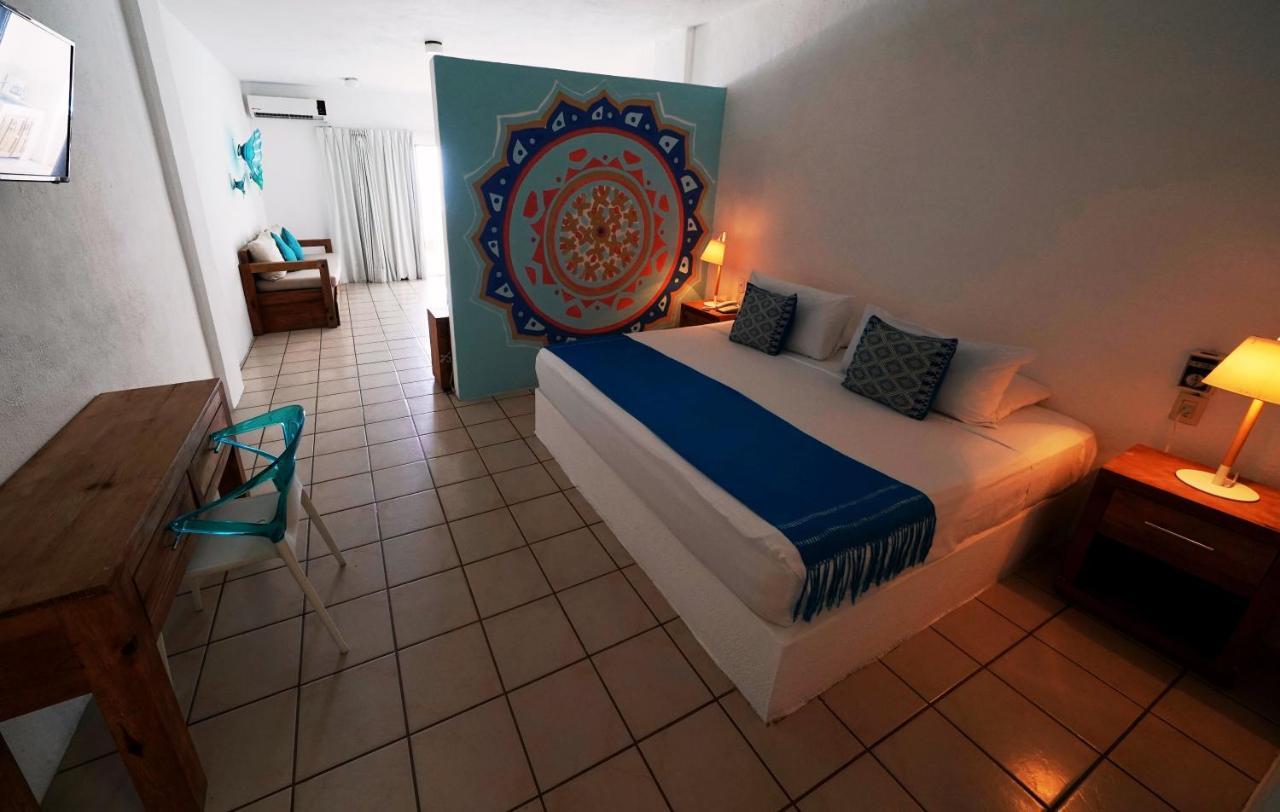 Emperador Vallarta Beachfront Hotel And Suites Пуэрто-Вальярта Экстерьер фото