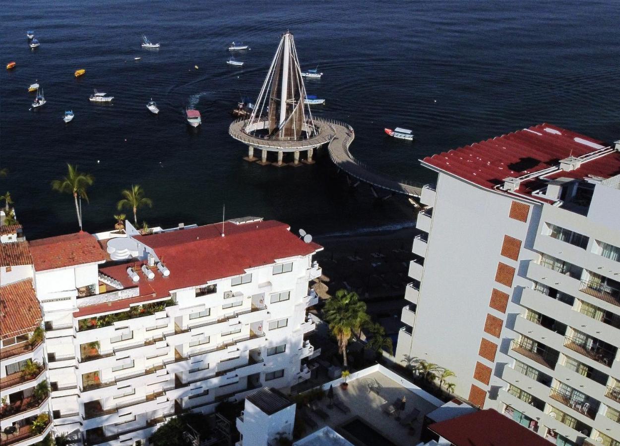 Emperador Vallarta Beachfront Hotel And Suites Пуэрто-Вальярта Экстерьер фото