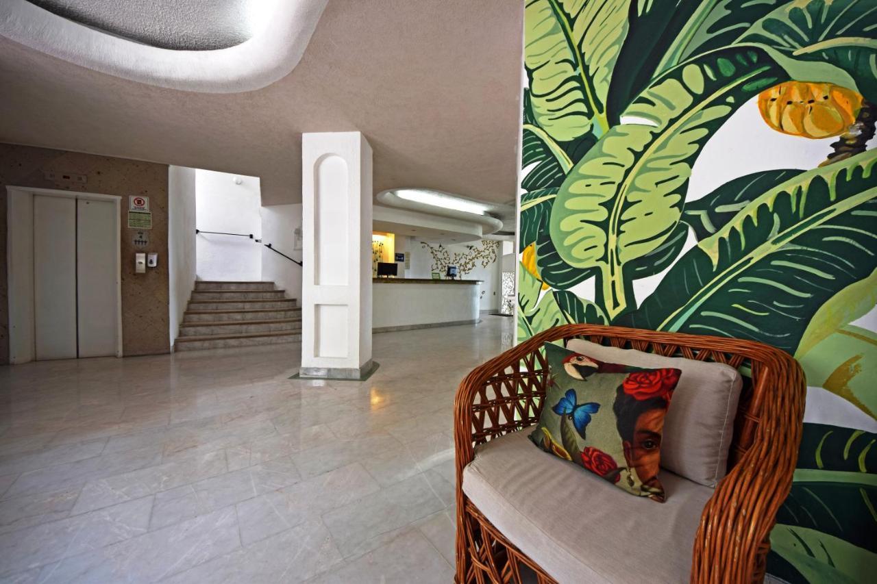 Emperador Vallarta Beachfront Hotel And Suites Пуэрто-Вальярта Экстерьер фото