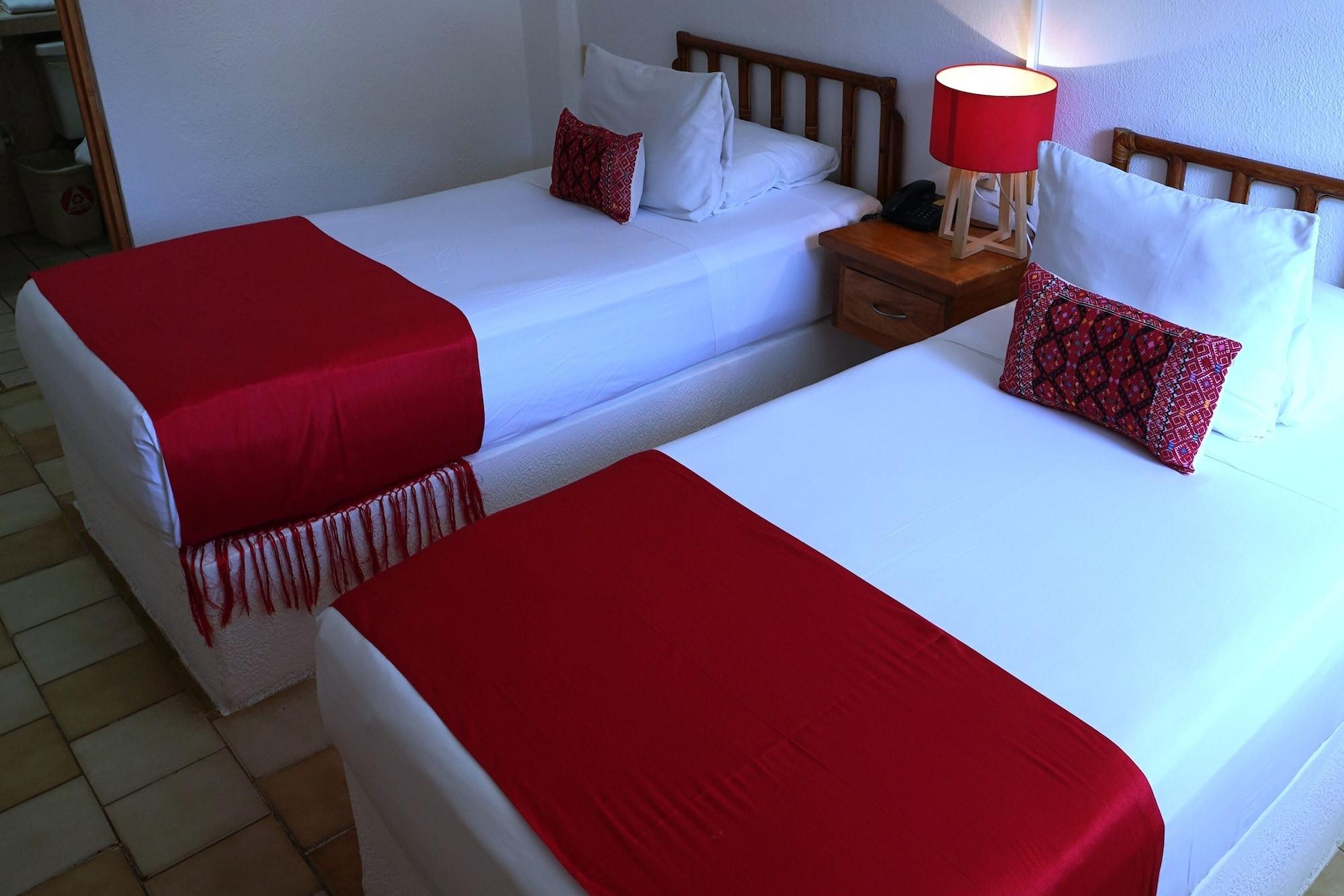 Emperador Vallarta Beachfront Hotel And Suites Пуэрто-Вальярта Экстерьер фото