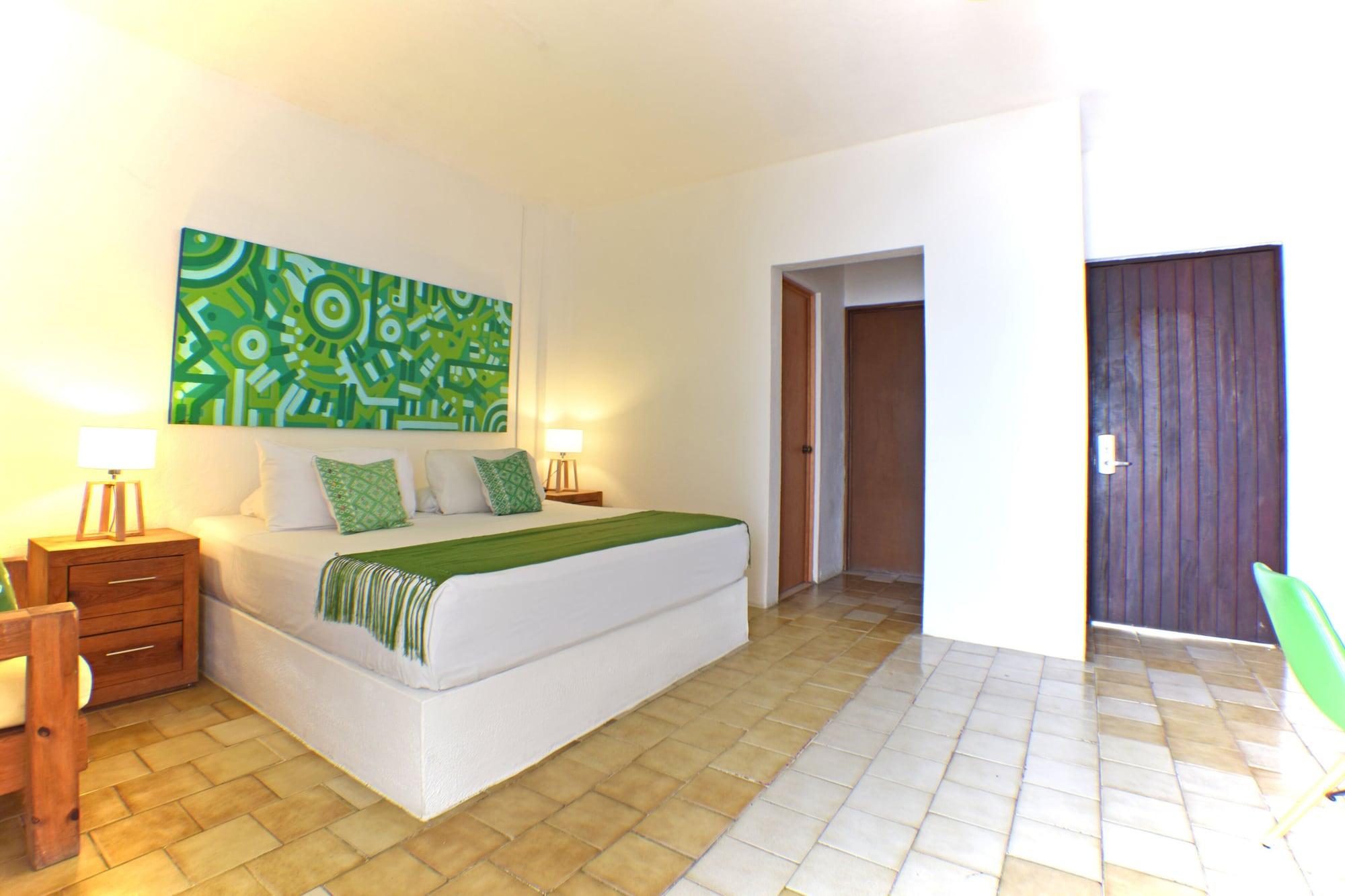 Emperador Vallarta Beachfront Hotel And Suites Пуэрто-Вальярта Экстерьер фото