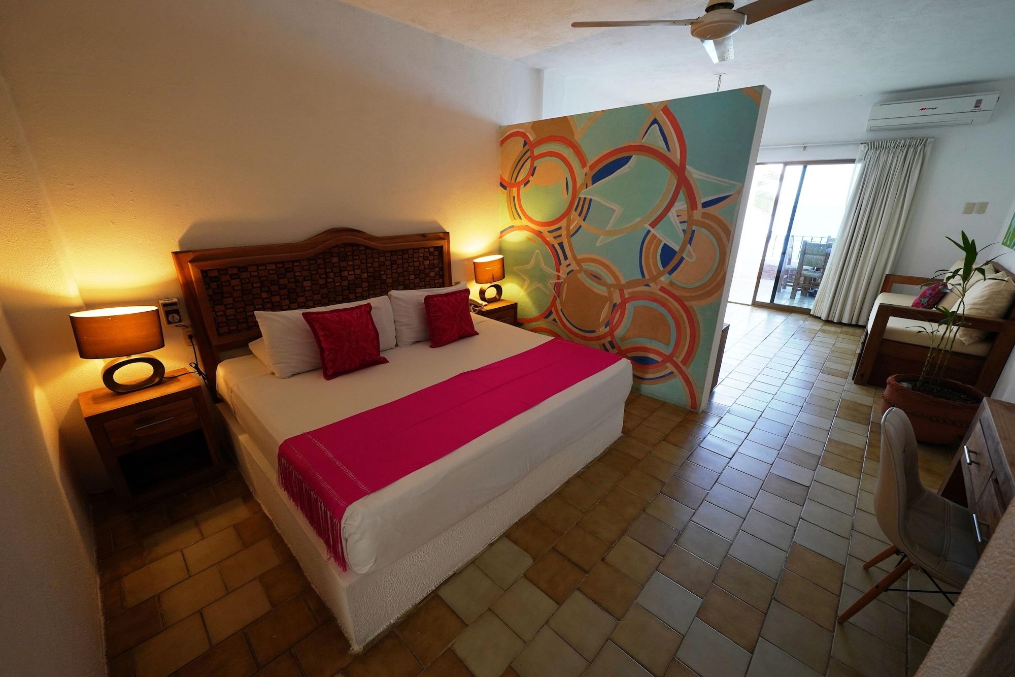 Emperador Vallarta Beachfront Hotel And Suites Пуэрто-Вальярта Экстерьер фото