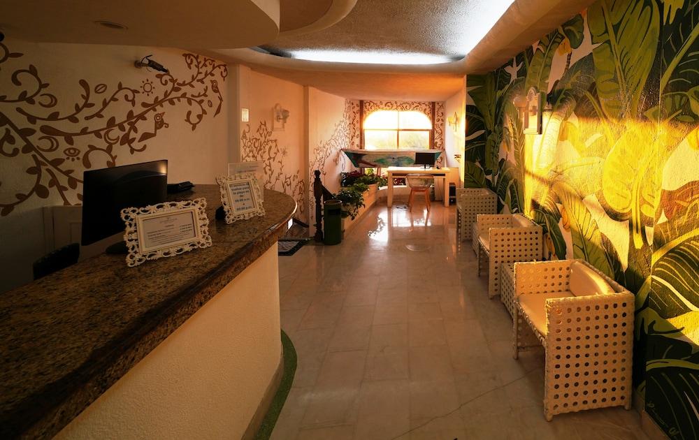 Emperador Vallarta Beachfront Hotel And Suites Пуэрто-Вальярта Экстерьер фото