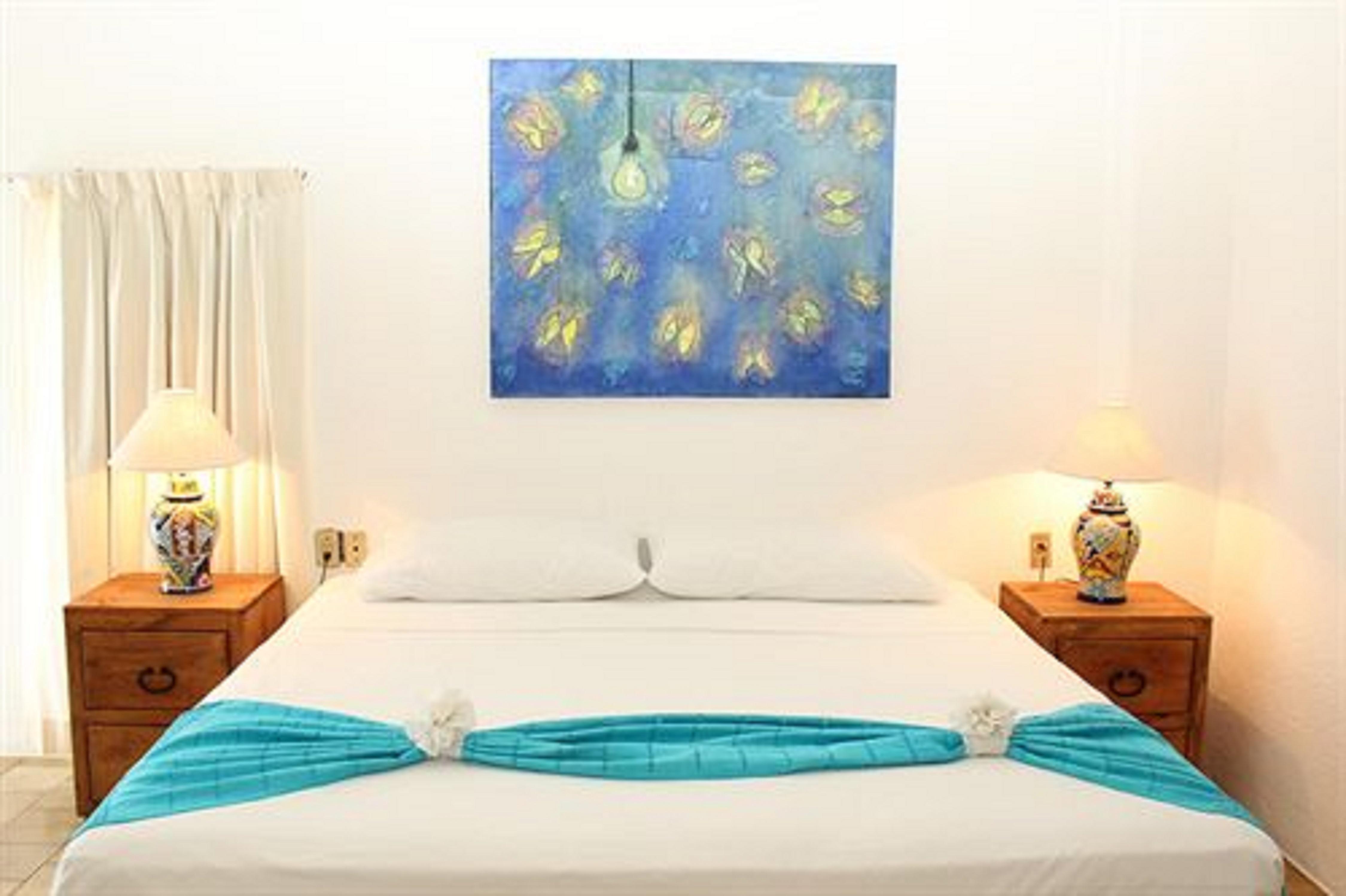 Emperador Vallarta Beachfront Hotel And Suites Пуэрто-Вальярта Экстерьер фото