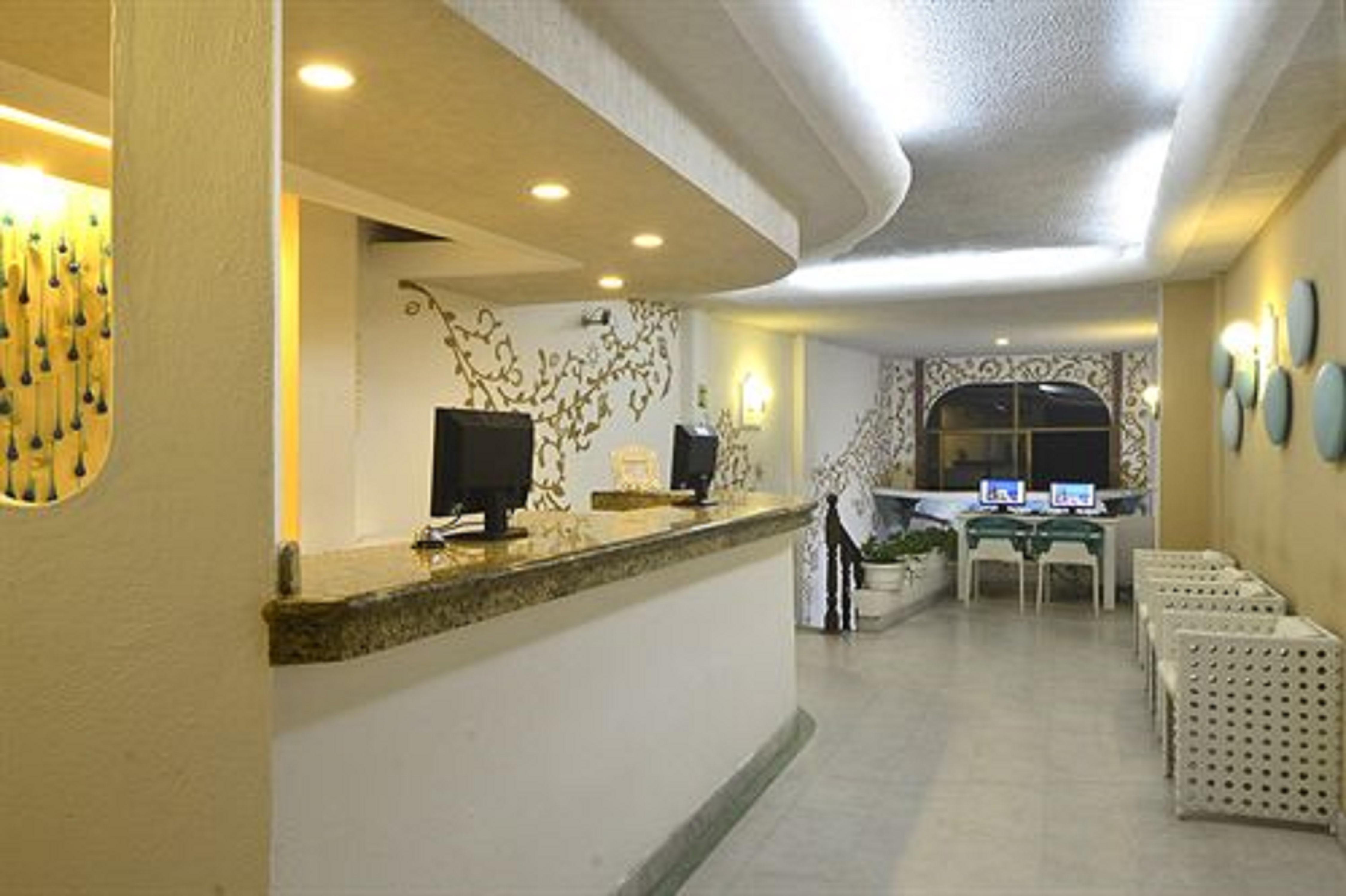 Emperador Vallarta Beachfront Hotel And Suites Пуэрто-Вальярта Экстерьер фото