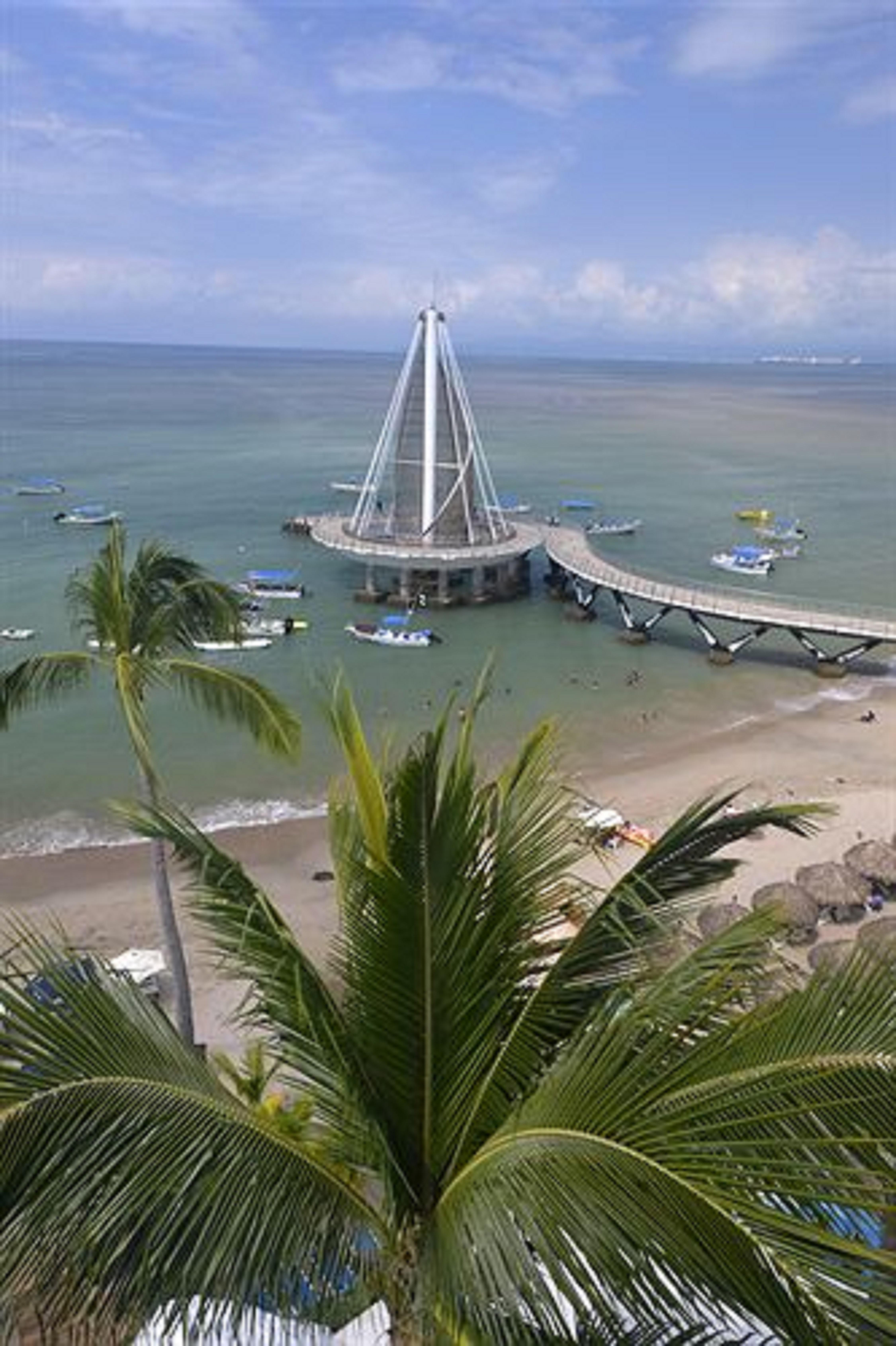 Emperador Vallarta Beachfront Hotel And Suites Пуэрто-Вальярта Экстерьер фото