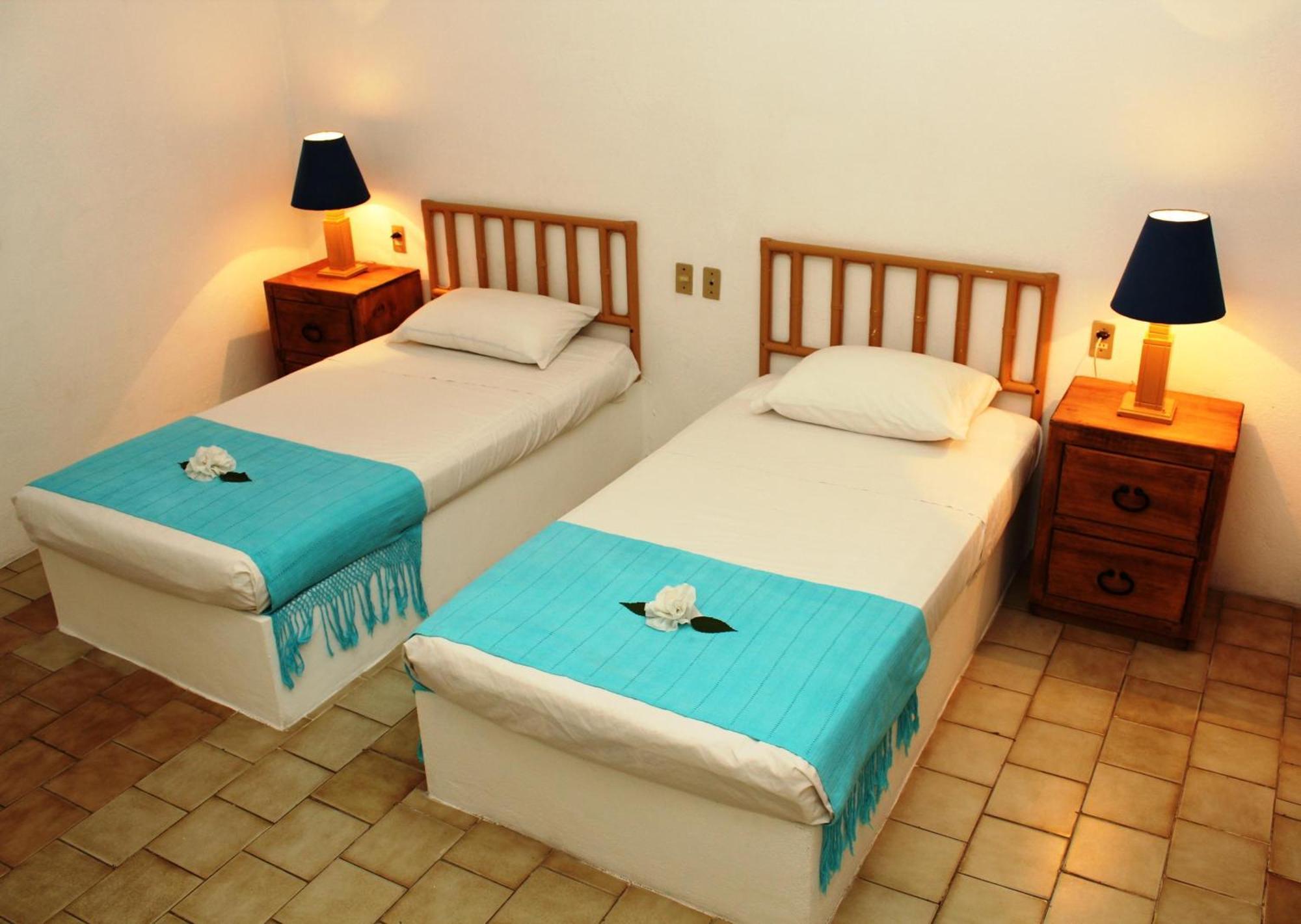 Emperador Vallarta Beachfront Hotel And Suites Пуэрто-Вальярта Экстерьер фото