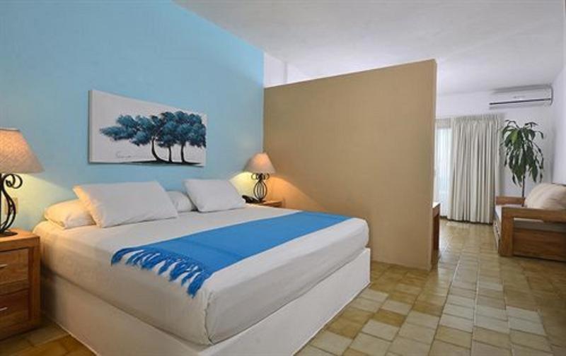 Emperador Vallarta Beachfront Hotel And Suites Пуэрто-Вальярта Номер фото
