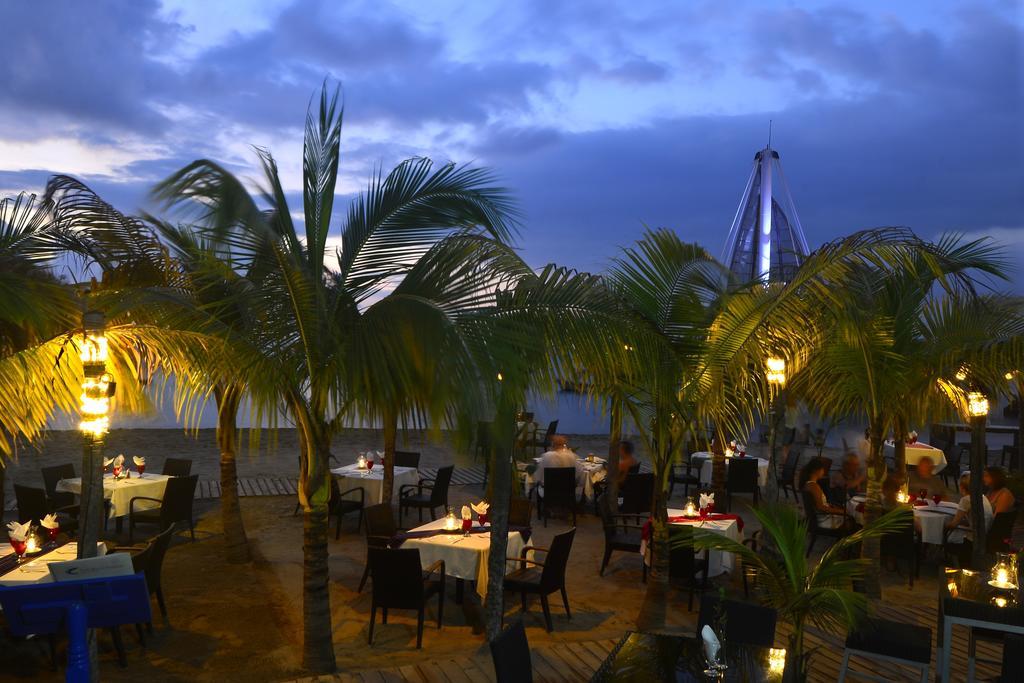 Emperador Vallarta Beachfront Hotel And Suites Пуэрто-Вальярта Экстерьер фото